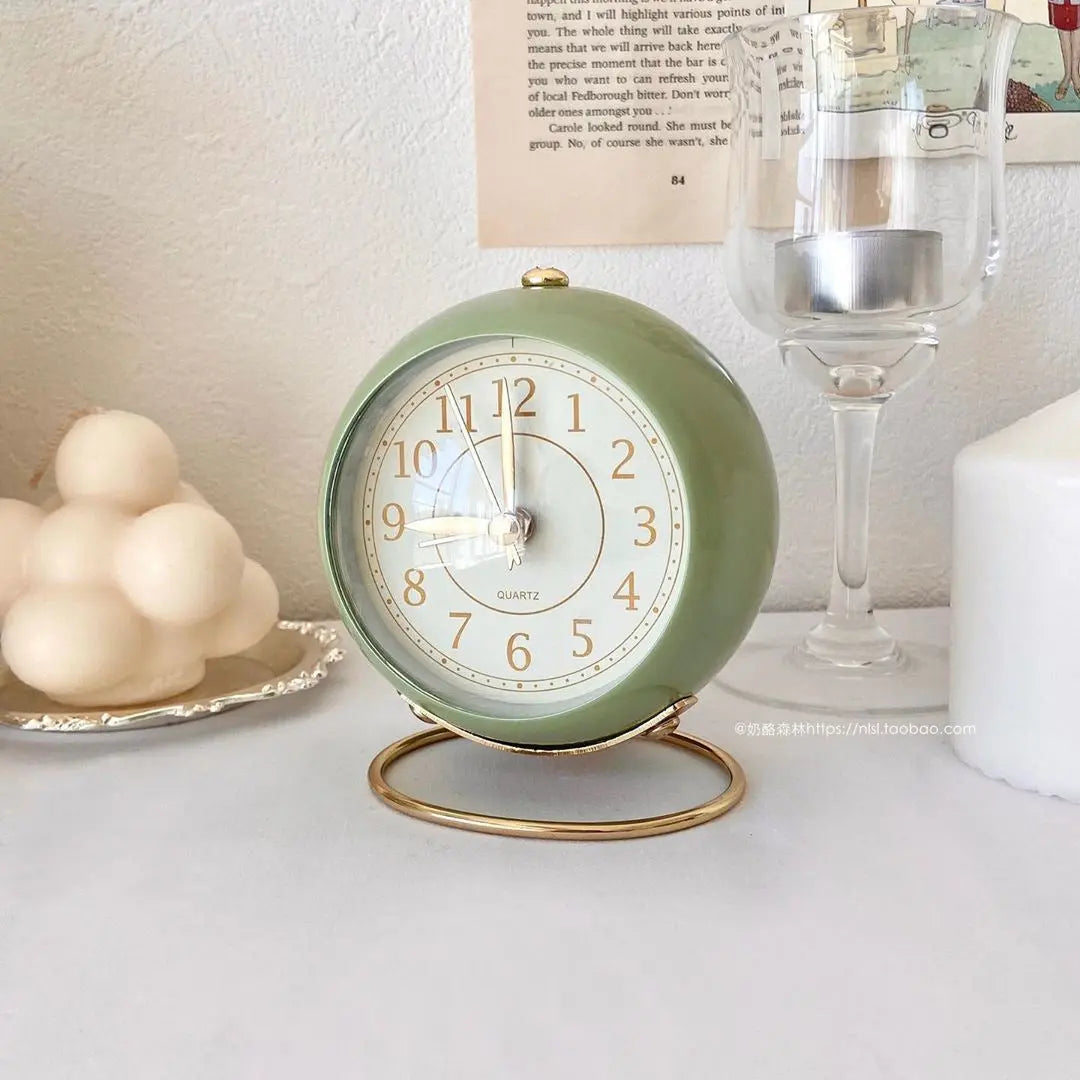 BowLift | Retro Vintage Style Gold Accent Alarm Clock